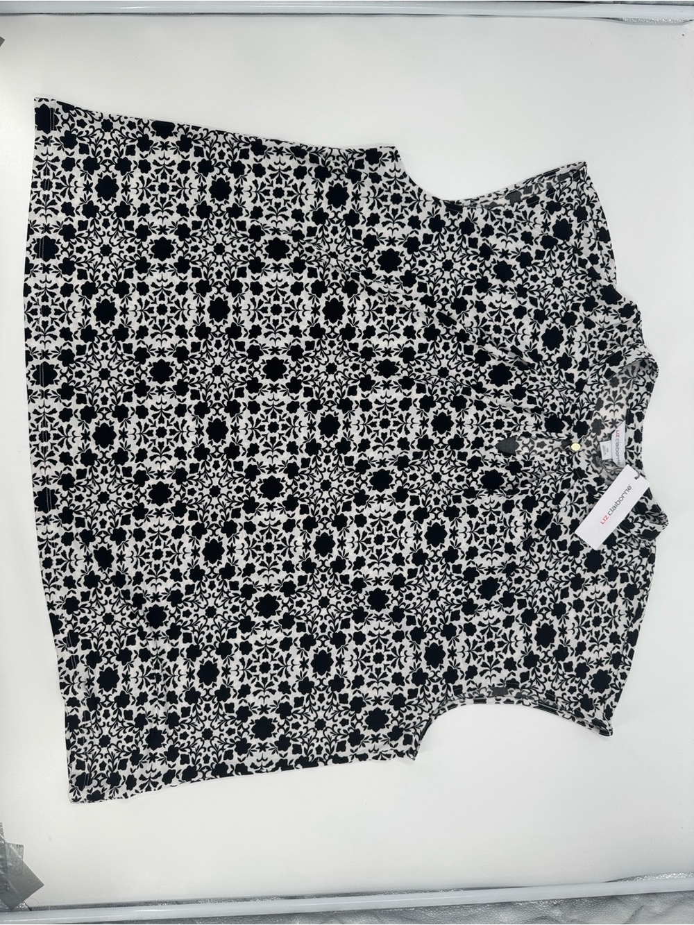 NWT Liz Claiborne Patterned Black and White Top Size 3X